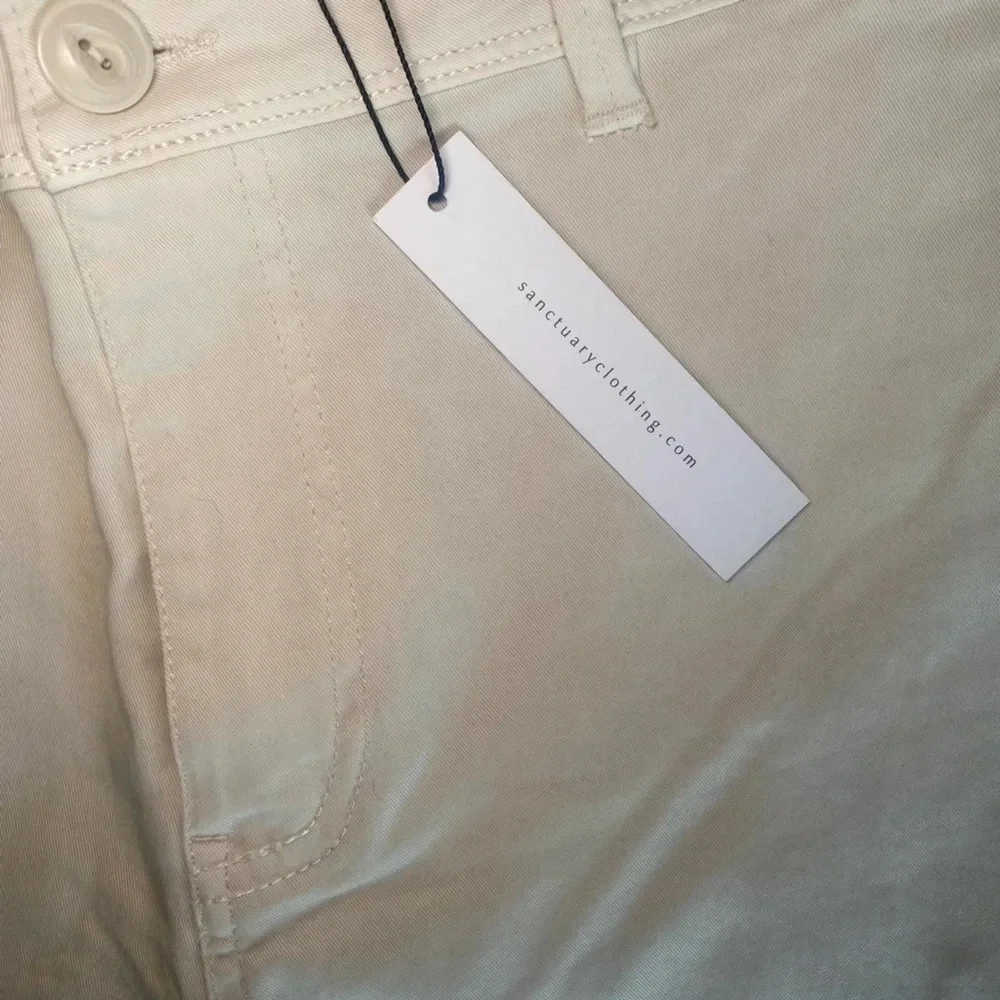 NWT Sanctuary brand. Meadow‎ raw hem shorts in color Natural White, women’s 32
